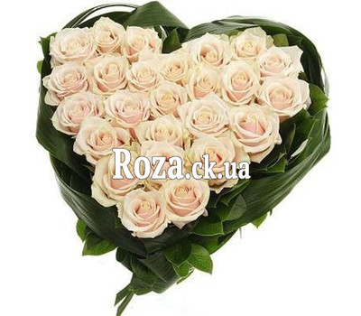 Heart-shaped composition of cream roses