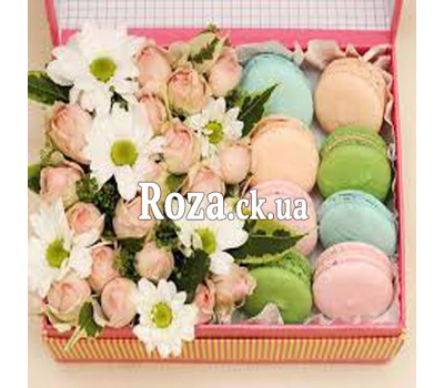 Box of flowers with cakes