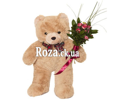 Bear and bouquet of roses