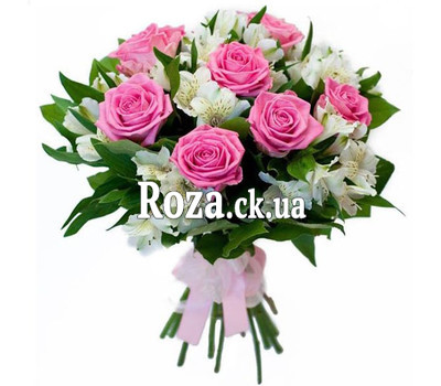 Delicate bouquet of roses and alstromeries
