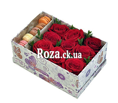 Roses with macaroons