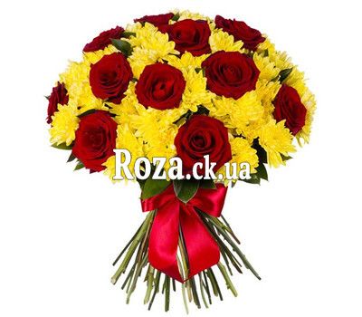 Bright bouquet of roses and chrysanthemums