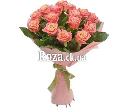 15 peach roses Miss Piggy