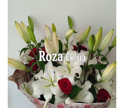 Large bouquet of lilies and roses 2