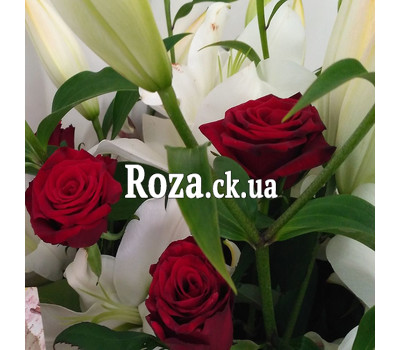 Large bouquet of lilies and roses 4