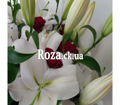 Large bouquet of lilies and roses 5