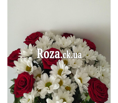 Nice bouquet of roses and chrysanthemums 1