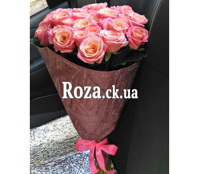 35 Miss Piggy roses in paper 1