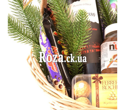 Basket for New Year with wine and chocolate 1