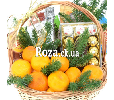 New Year's basket with champagne 1