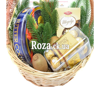 Basket with sweets for the New Year 1