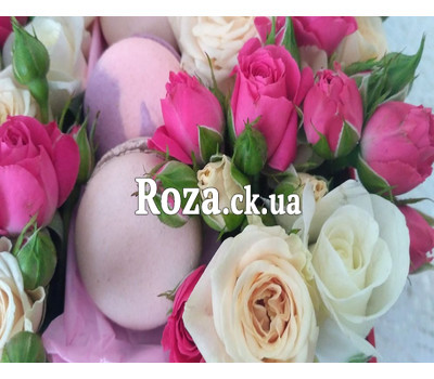 Mini box with roses and pastries 6
