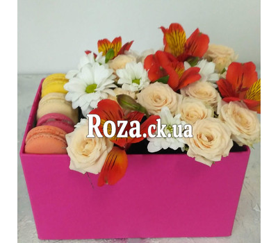 Delicate Flowers and Macarons 1