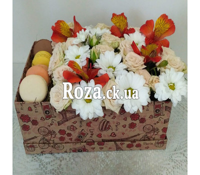 Delicate Flowers and Macarons 6