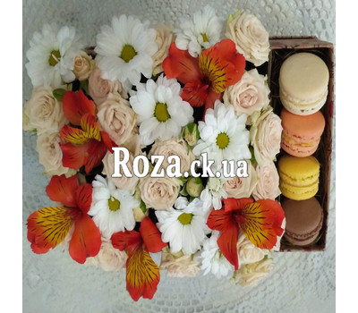 Delicate Flowers and Macarons 7