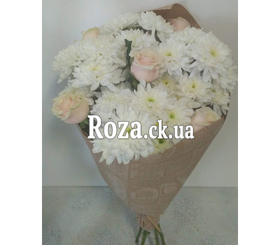 Delicate bouquet of flowers 1