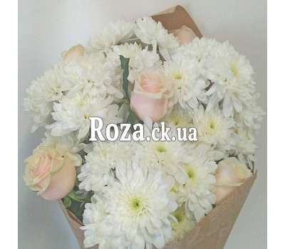 Delicate bouquet of flowers 2