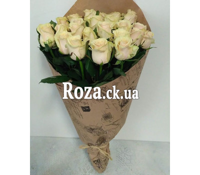 Delicate bouquet of 25 cream-colored roses 1
