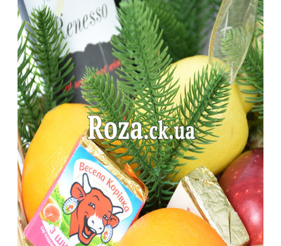 Christmas basket with fruit, wine and cheese 1
