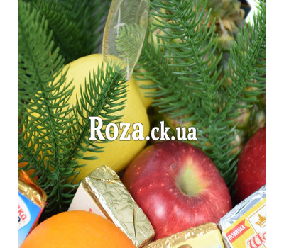Christmas basket with fruit, wine and cheese 2