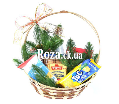 Новогодняя корзина с продуктами