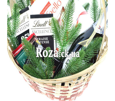 Christmas basket with champagne and chocolate 1
