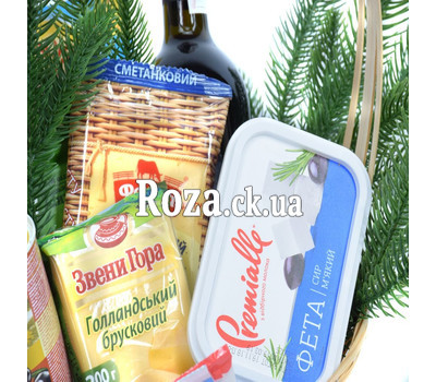 Christmas basket with wine and cheese 2