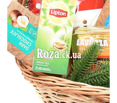 Christmas basket with sweets 1