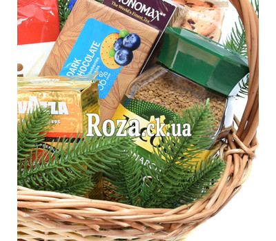 Christmas basket with sweets 2