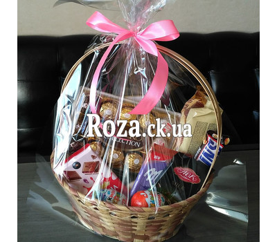 Gift basket of sweets 1