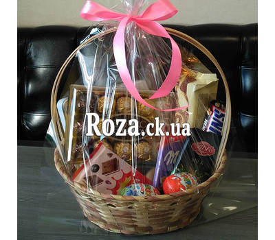 Gift basket of sweets 2