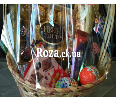 Gift basket of sweets 3