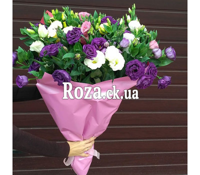 Lush bouquet of eustomas 1