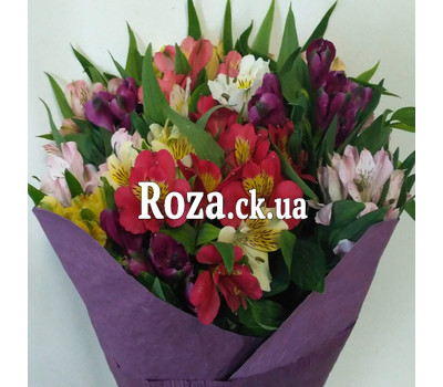 Bouquet of alstroemerias in paper 2