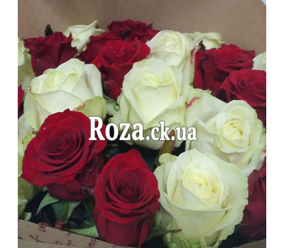 Bouquet of scarlet and white roses 2