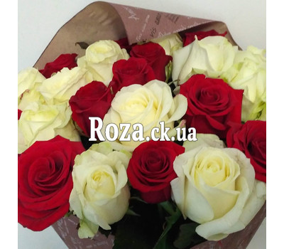 Bouquet of scarlet and white roses 5