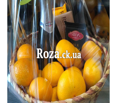 Gift basket with chocolate 3