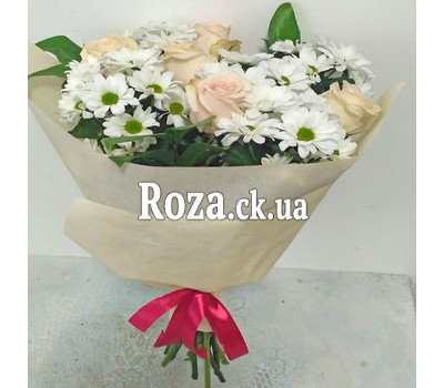 Delicate bouquet of flowers 3