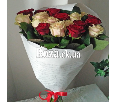 Bouquet of red and cream roses 1