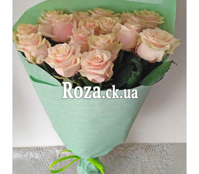Cream roses in a bouquet 1