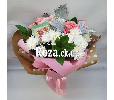 Delicate bouquet of flowers 7