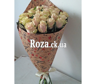 Delicate bouquet of 25 cream-colored roses 3
