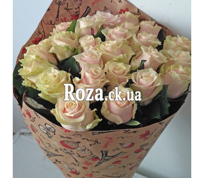 Delicate bouquet of 25 cream-colored roses 5