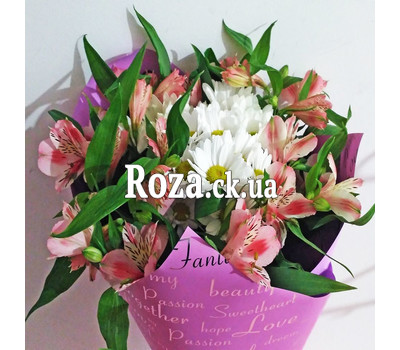 Gentle bouquet of alstroemerias and chrysanthemums 1