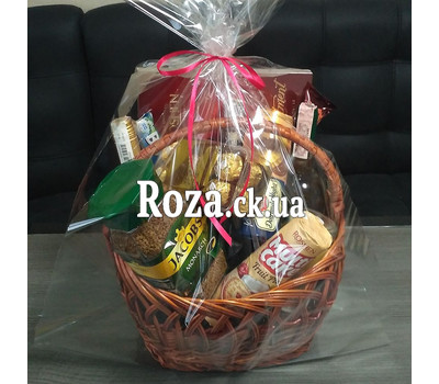 Gift basket of products with alcohol 4