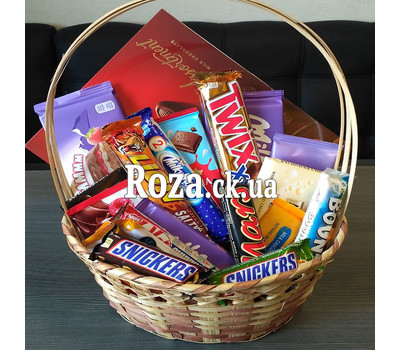 Gift chocolate basket 1
