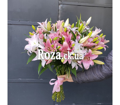 25 white lilies 2