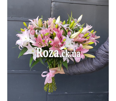 25 white lilies 3