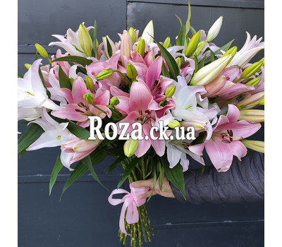 25 white lilies 4