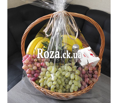 Large basket of fruit 8